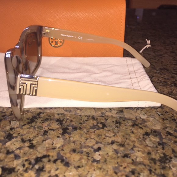 Tory Burch Sunglasses main image 4
