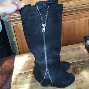 Black RAMPAGE boots