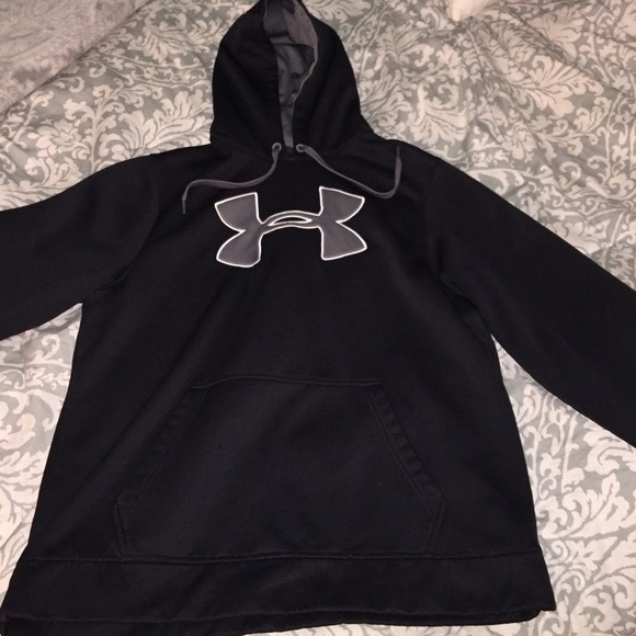 Men's Under Armour sweatshirt