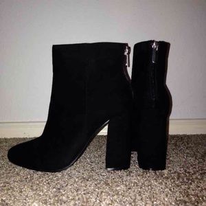 black booties, cheaper on vinted