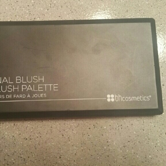 BH Cosmetic blush Palette - Picture 2 of 3