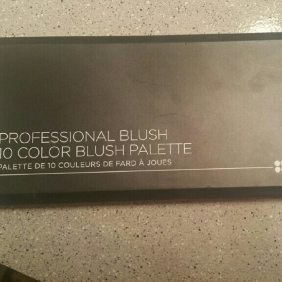 BH Cosmetic blush Palette - Picture 3 of 3