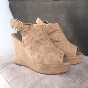 Tan madden girl platform sandals