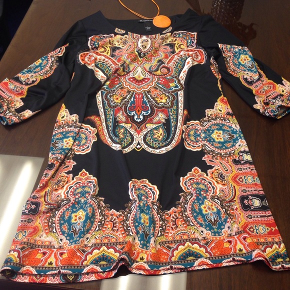 Beautiful Women's Dress - Picture 3 of 3