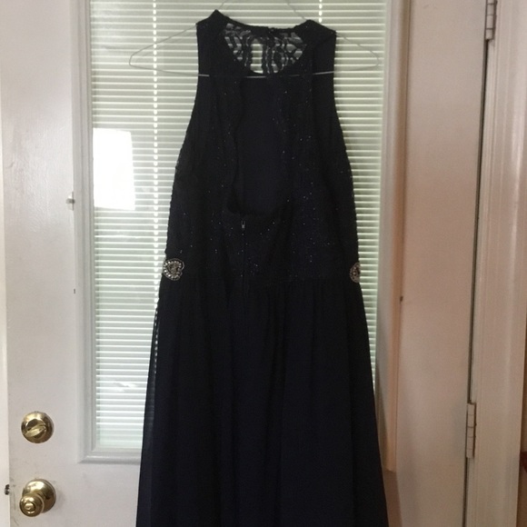 Semi Formal size 14/15 dress - Picture 3 of 4