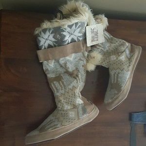 With tags! Muk luks boots