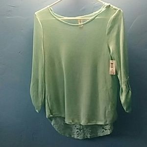 Cute top (no boundaries )