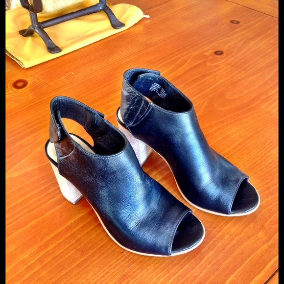 Steve Madden NONSTP peep toe block heel, size 6.5
