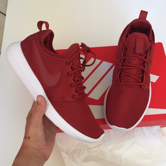 Nike Shoes - NIKE authentic Roshe two shoes Sz 9.5 new