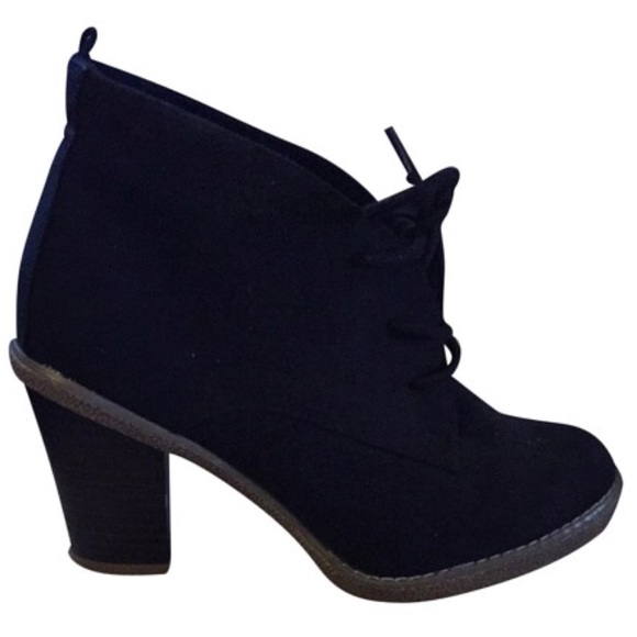 OLD NAVY 💋 LACED BOOTIES