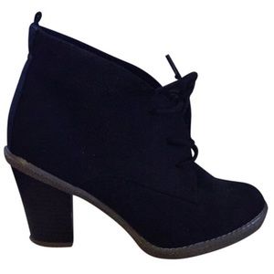 OLD NAVY 💋 LACED BOOTIES