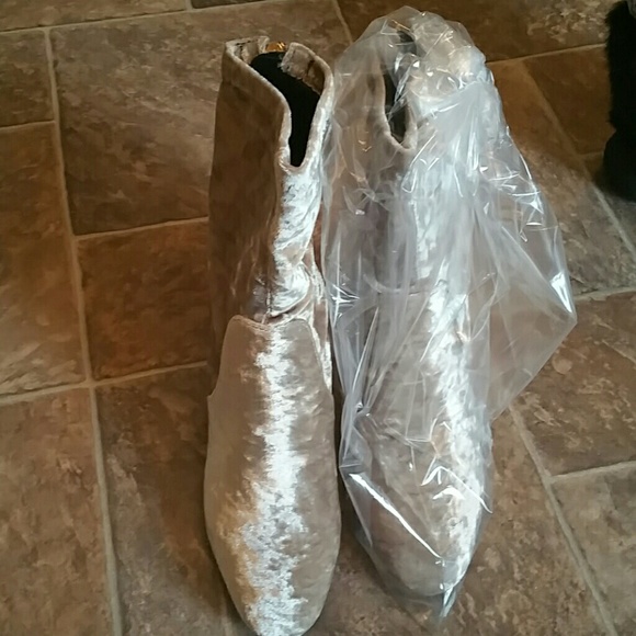 Crushed velvet bootie clear heel - Picture 3 of 8