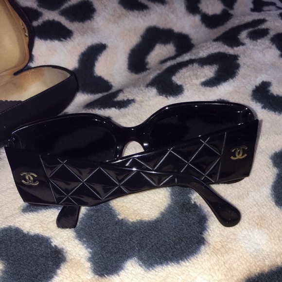 Authentic Chanel sunglasses w/case