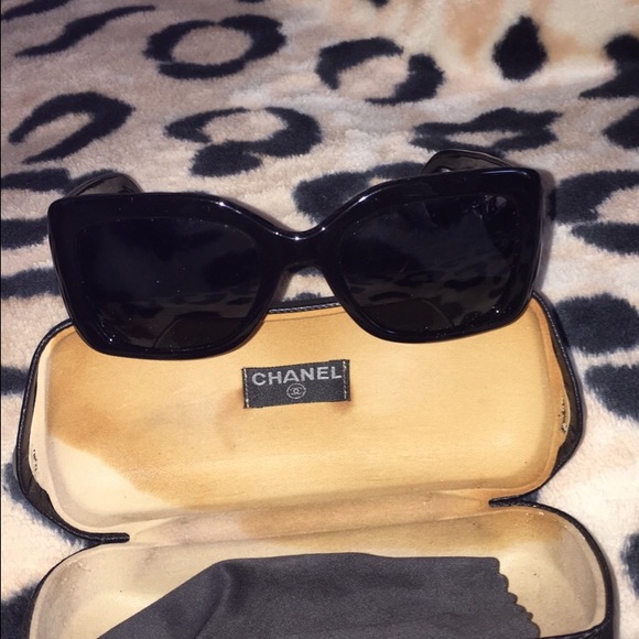 Authentic Chanel sunglasses w/case