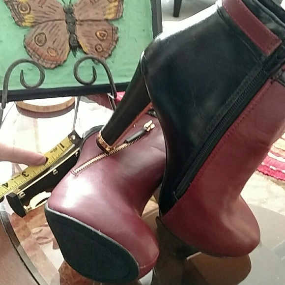 Black & Burgandy Stacked Heeled Booties w/Gold det - Picture 2 of 4