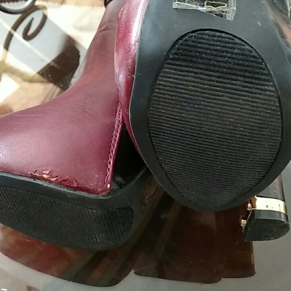 Black & Burgandy Stacked Heeled Booties w/Gold det - Picture 3 of 4