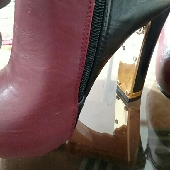 Black & Burgandy Stacked Heeled Booties w/Gold det - Picture 4 of 4