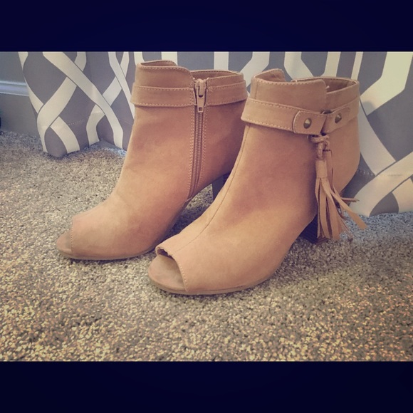 Charlotte Russe Booties NEW 7.5
