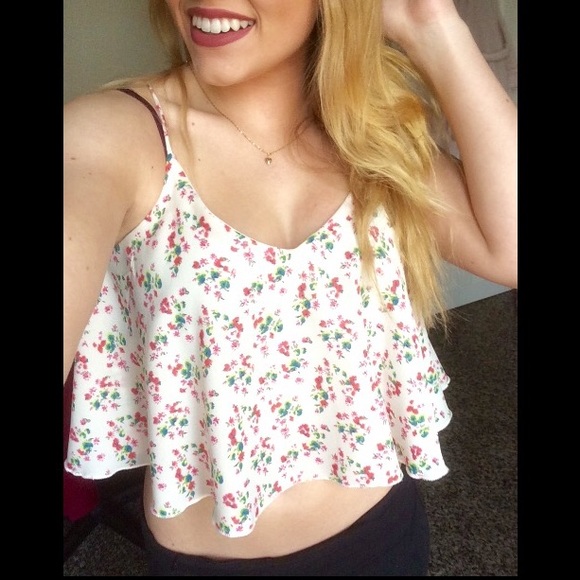 Deb Tops - ON HOLD☀️🌸Floral crop top🌸