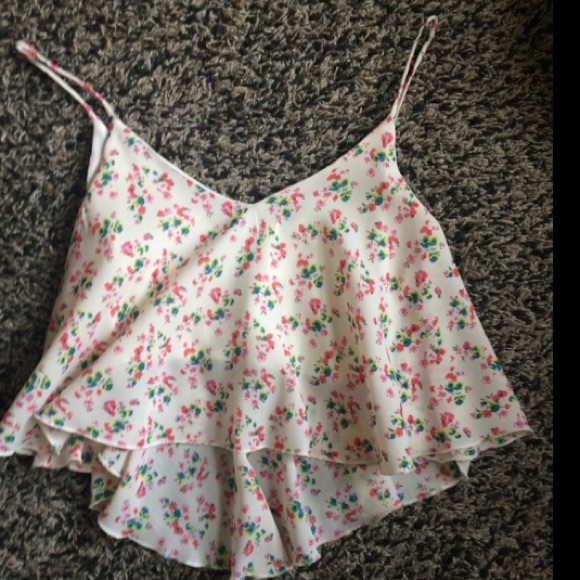 ON HOLD☀️🌸Floral crop top🌸 - Picture 2 of 3