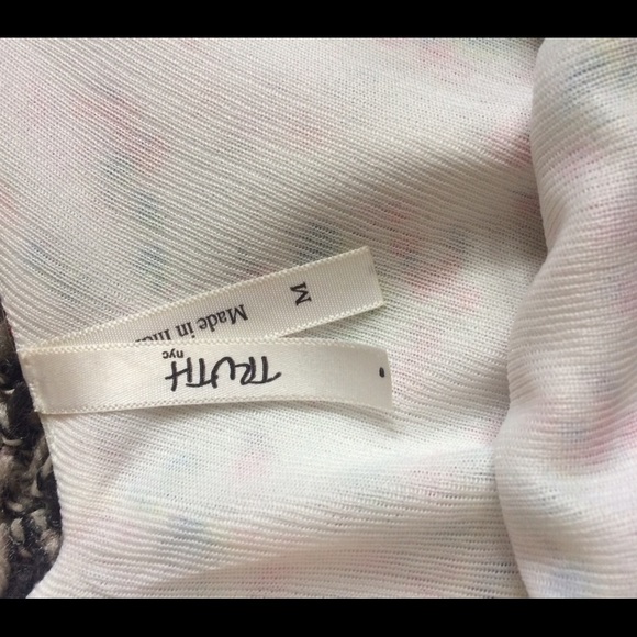 ON HOLD☀️🌸Floral crop top🌸 - Picture 3 of 3