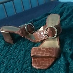 Shoes (Dana Buchman )