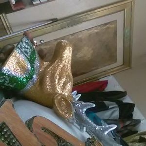 Gold glittered MILWAUKEEBUCKHEAD