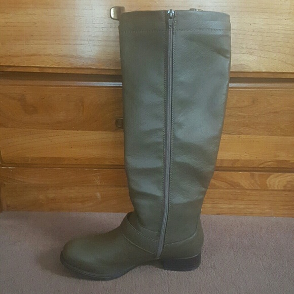 Tall taupe boots! - Picture 2 of 4