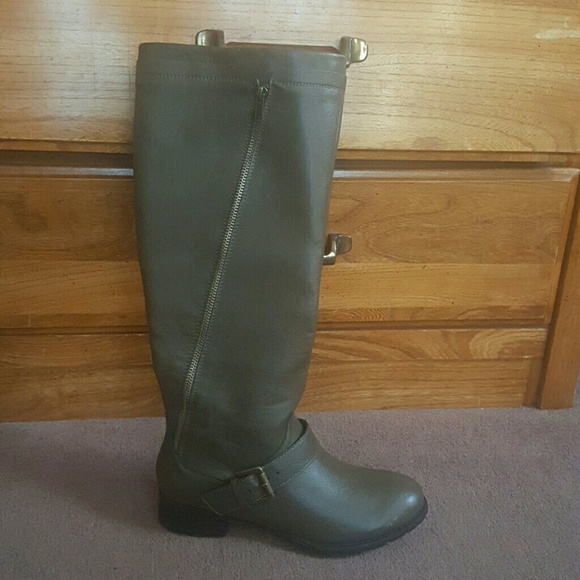 Tall taupe boots! - Picture 3 of 4