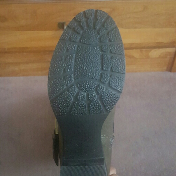 Tall taupe boots! - Picture 4 of 4