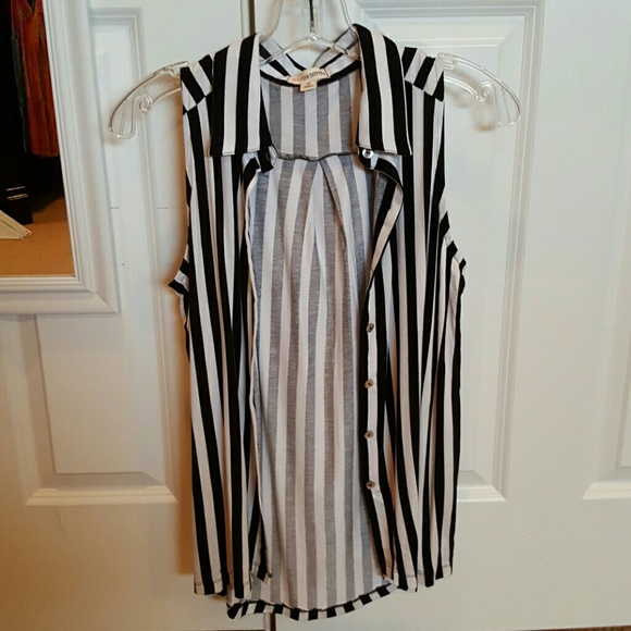 Sleeveless blouse