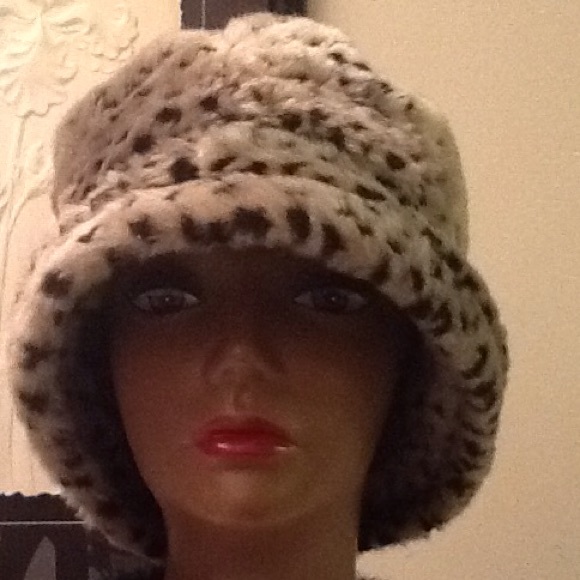 cheetah print fur bucket hat