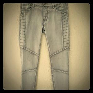 Light gray skinny jeggings