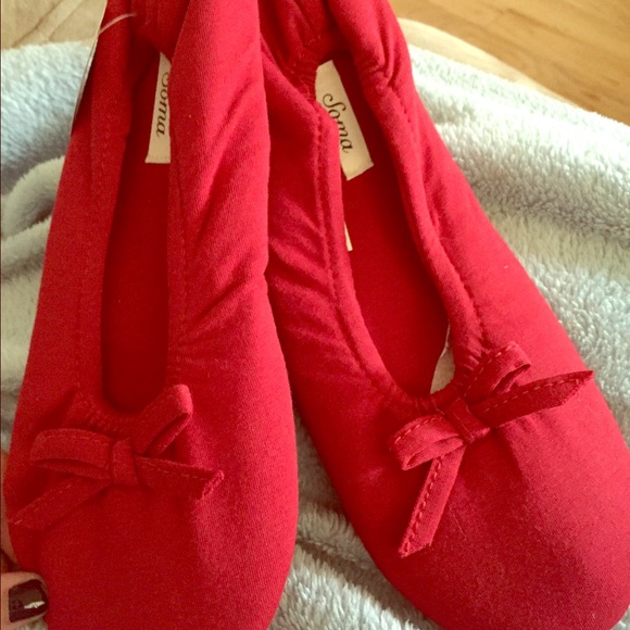 Soma ruby red slippers M7-8