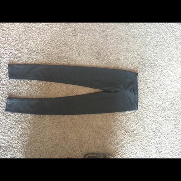 Fabletics grey leggings