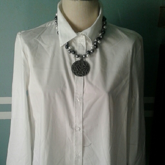 White blouse - Picture 1 of 1