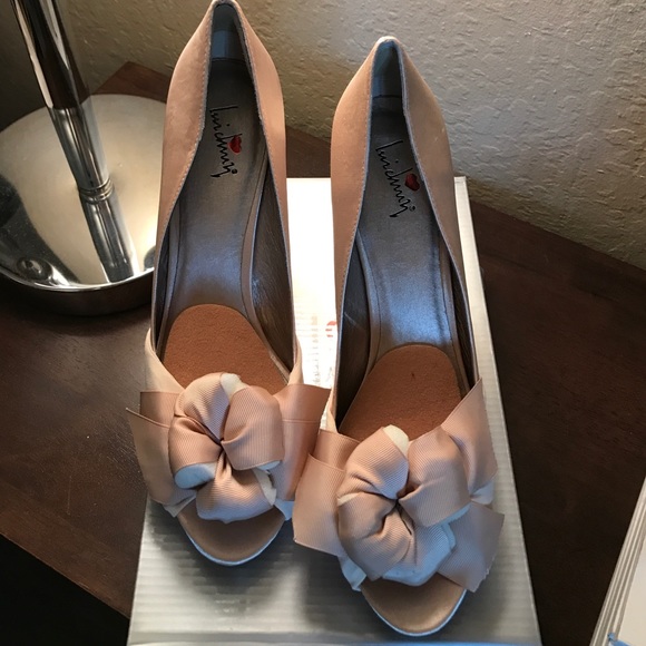 Luiching Heels great for a bride or the holidays. - Picture 2 of 4