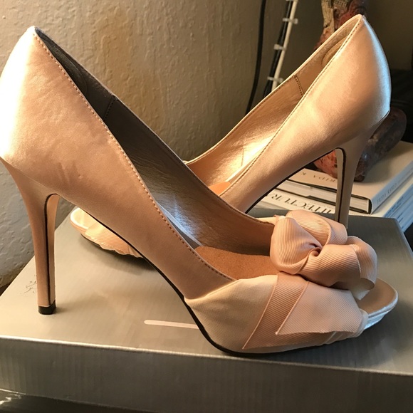 Luiching Heels great for a bride or the holidays. - Picture 3 of 4