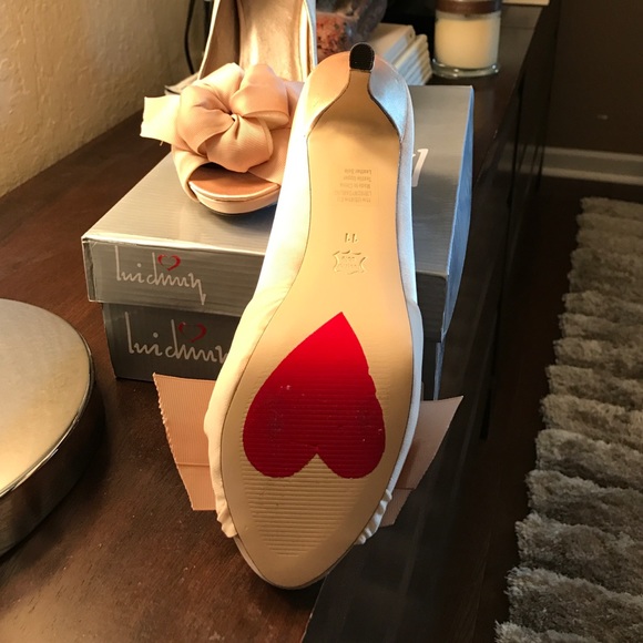 Luiching Heels great for a bride or the holidays. - Picture 4 of 4