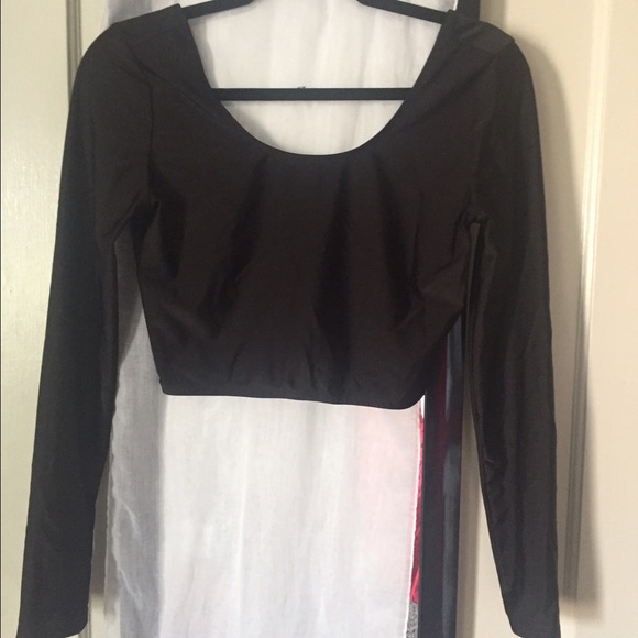 Long sleeve crop top
