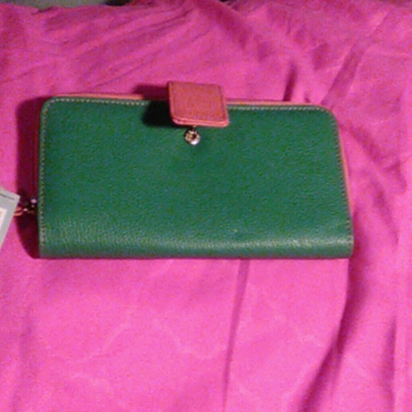 BNWT Mundi brand genuine leather zipper clutch