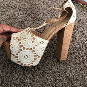 Jessica Simpson platforms
