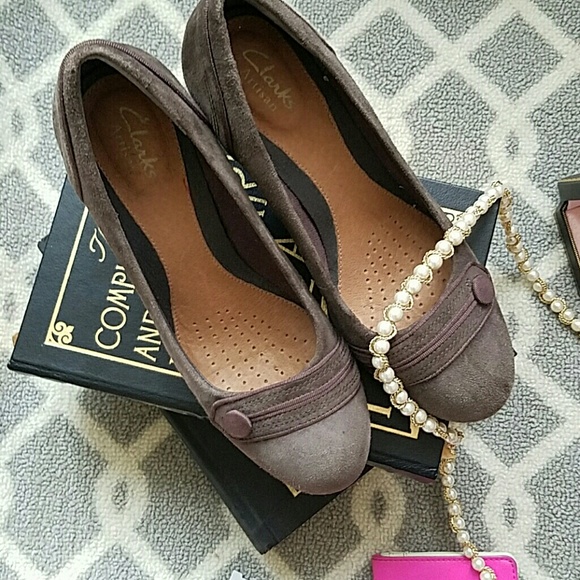 Nwot Clarks artisan shoes. Greyish brown color.