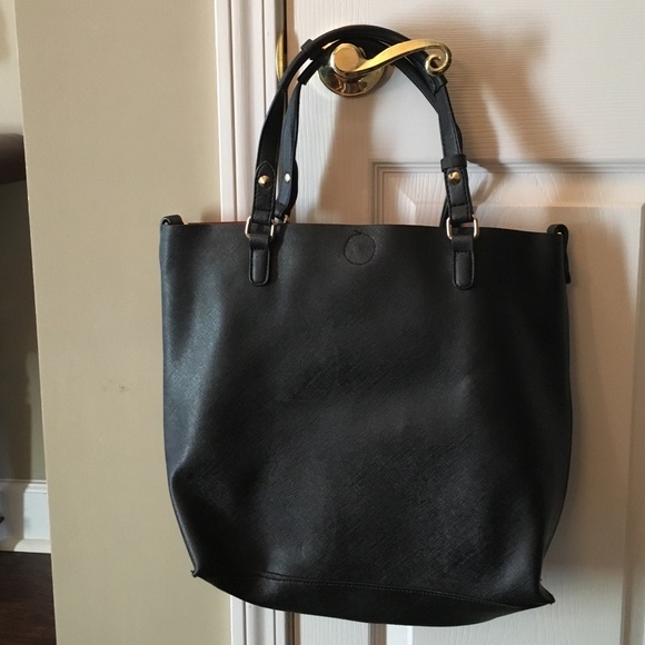 Black Handbag with red interior1