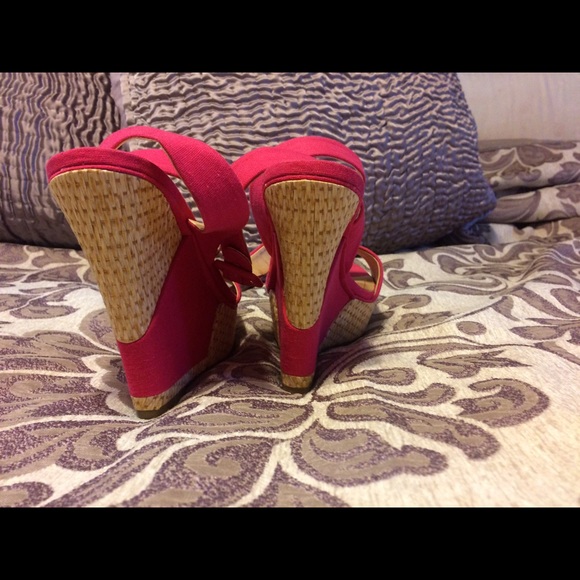 Bright pink wedges - Picture 2 of 3