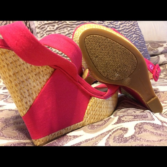 Bright pink wedges - Picture 3 of 3