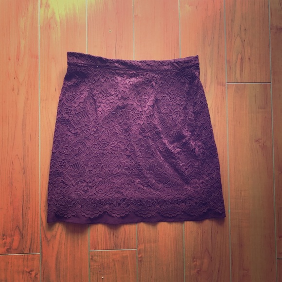 Forever 21 burgundy mini lace skirt