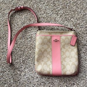 COACH CROSSBODY with light pink detail