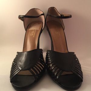 Vintage basic black shoe