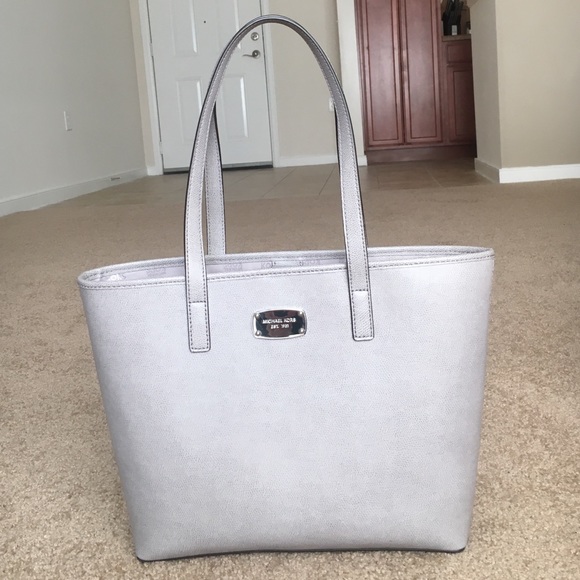 Michael Kors Handbags - Michael kors jet set tote
